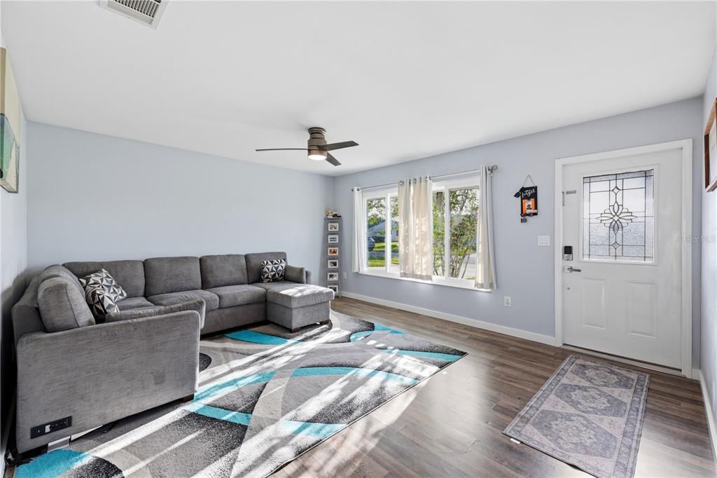 For Sale: $285,000 (3 beds, 2 baths, 1868 Square Feet)