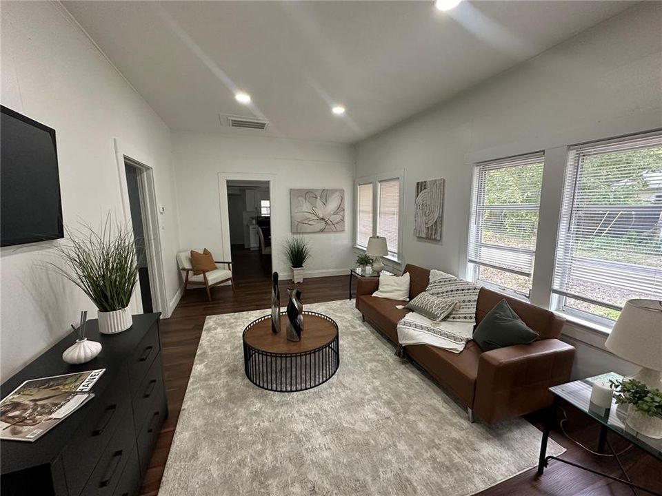 For Rent: $2,500 (3 beds, 2 baths, 1200 Square Feet)