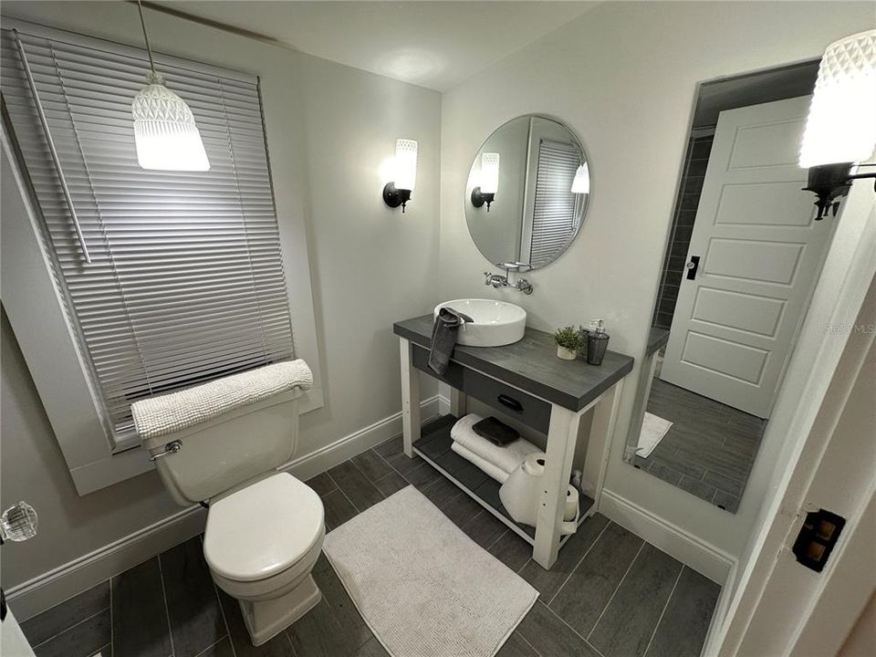 For Rent: $2,500 (3 beds, 2 baths, 1200 Square Feet)