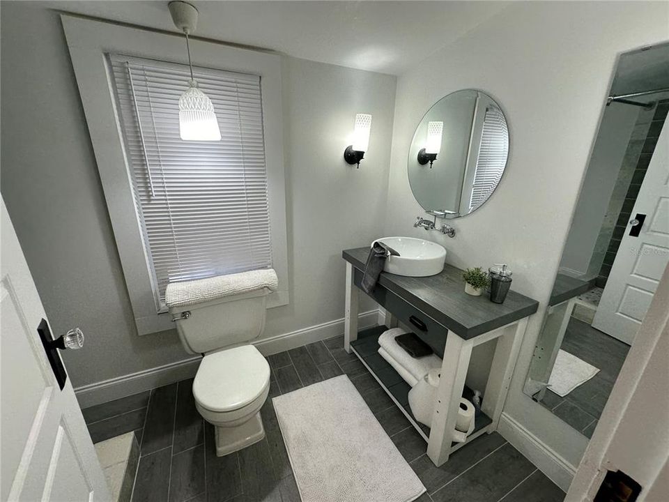 For Rent: $2,500 (3 beds, 2 baths, 1200 Square Feet)