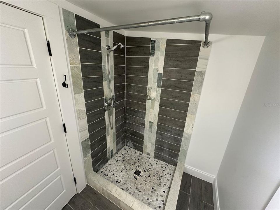 For Rent: $2,500 (3 beds, 2 baths, 1200 Square Feet)