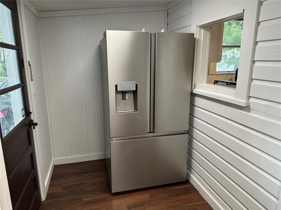 For Rent: $2,500 (3 beds, 2 baths, 1200 Square Feet)