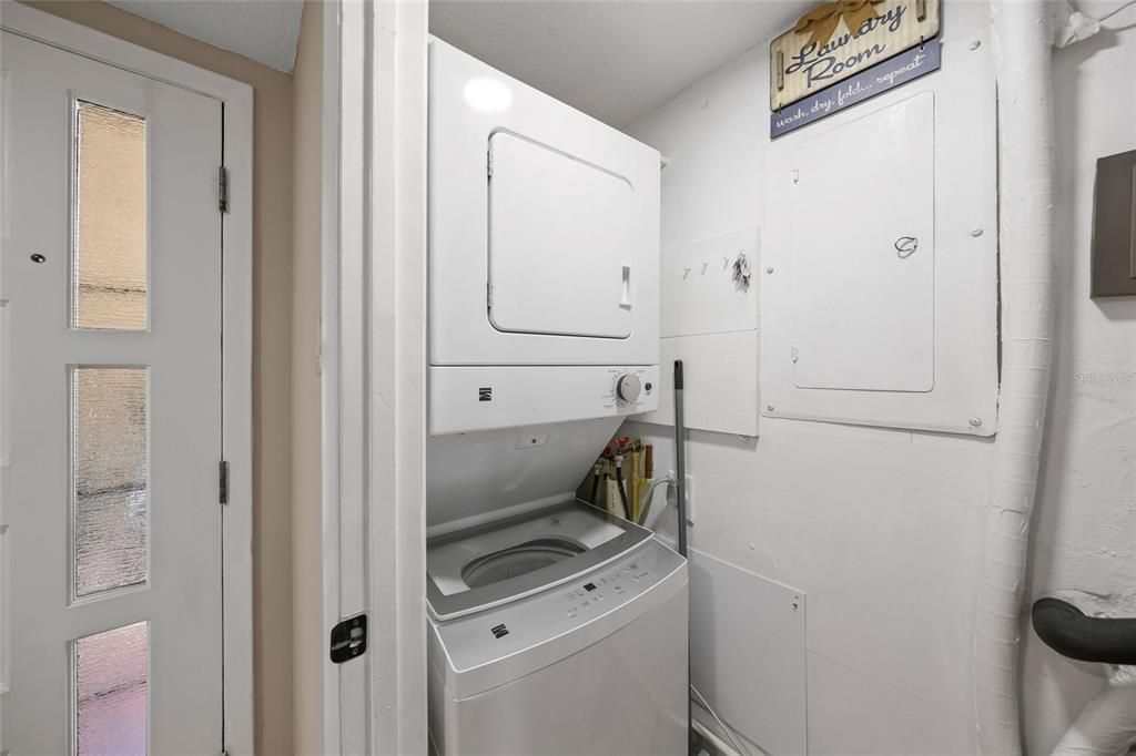 For Sale: $699,000 (2 beds, 2 baths, 1200 Square Feet)