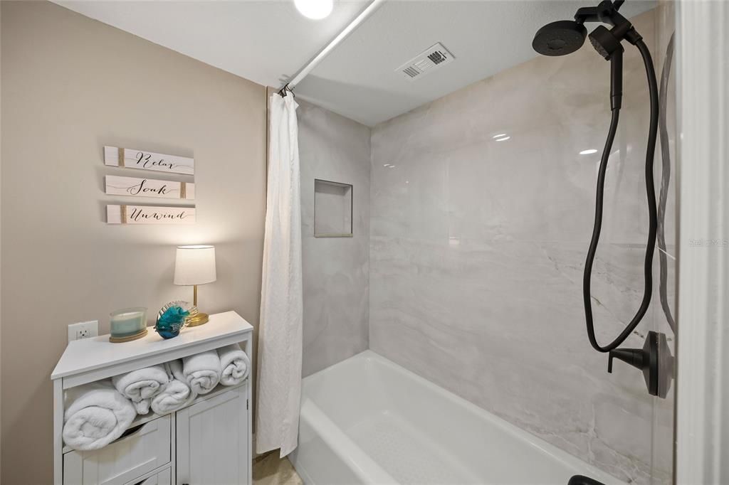 For Sale: $699,000 (2 beds, 2 baths, 1200 Square Feet)