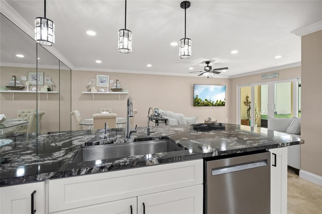 For Sale: $699,000 (2 beds, 2 baths, 1200 Square Feet)