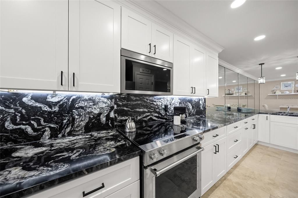 For Sale: $699,000 (2 beds, 2 baths, 1200 Square Feet)