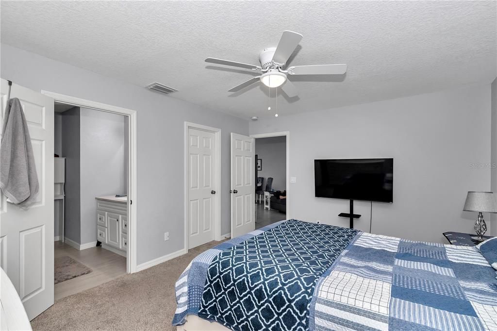 For Sale: $254,900 (3 beds, 2 baths, 1232 Square Feet)