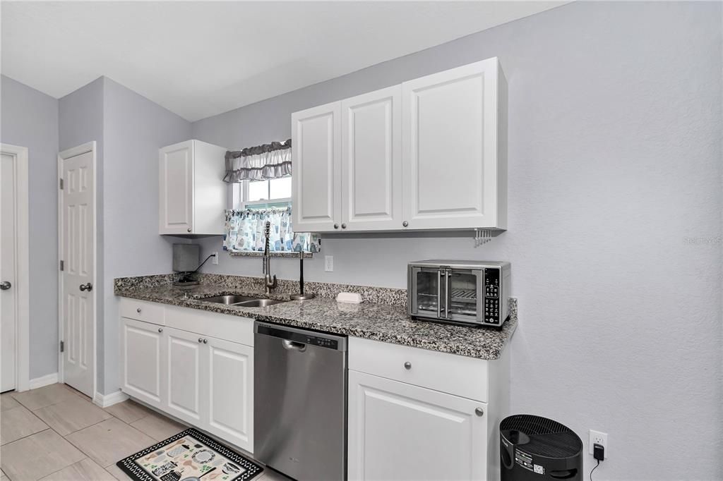 For Sale: $254,900 (3 beds, 2 baths, 1232 Square Feet)