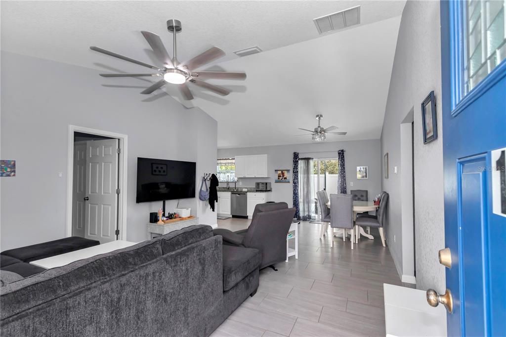 For Sale: $254,900 (3 beds, 2 baths, 1232 Square Feet)