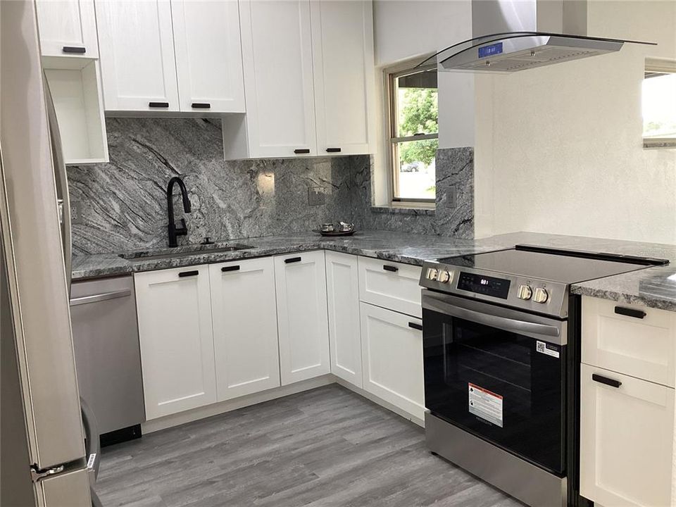 For Sale: $448,000 (3 beds, 2 baths, 1318 Square Feet)
