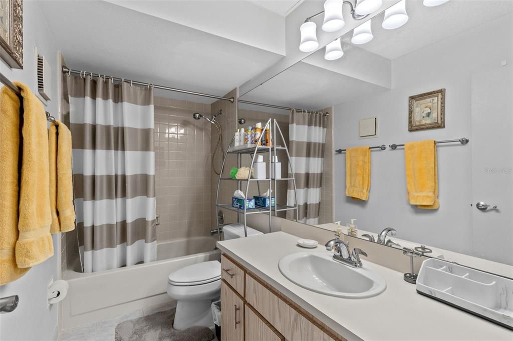 For Sale: $205,000 (3 beds, 2 baths, 1618 Square Feet)