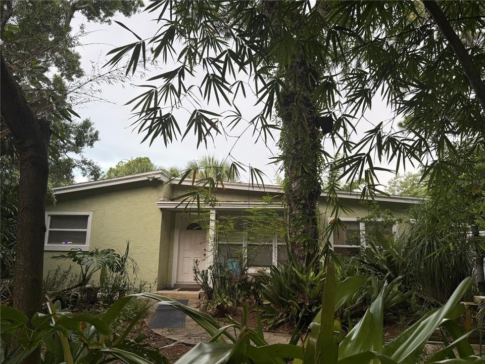 For Rent: $2,000 (2 beds, 1 baths, 900 Square Feet)