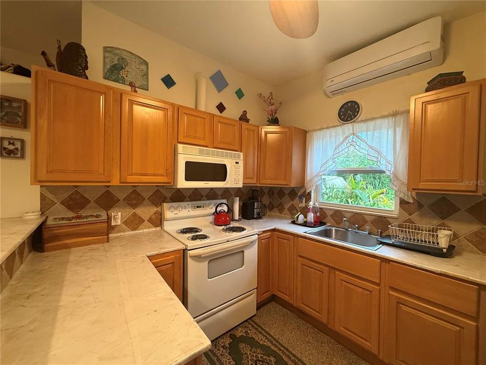 For Rent: $2,000 (2 beds, 1 baths, 900 Square Feet)