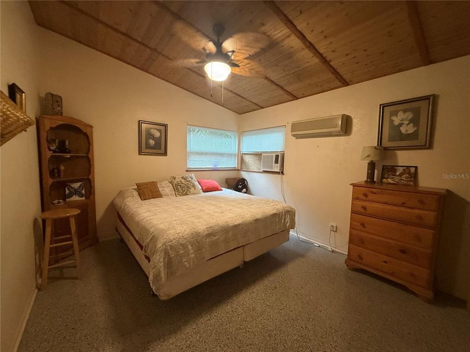 For Rent: $2,000 (2 beds, 1 baths, 900 Square Feet)