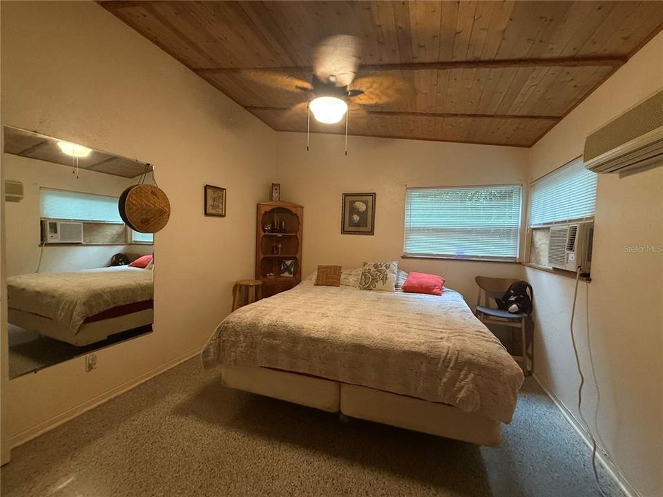 For Rent: $2,000 (2 beds, 1 baths, 900 Square Feet)