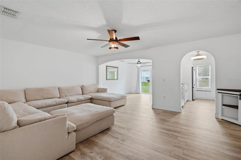 For Sale: $269,995 (3 beds, 2 baths, 1670 Square Feet)