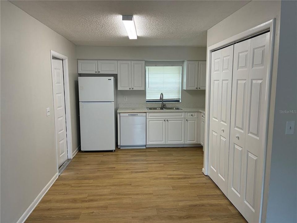 For Rent: $1,450 (2 beds, 1 baths, 900 Square Feet)