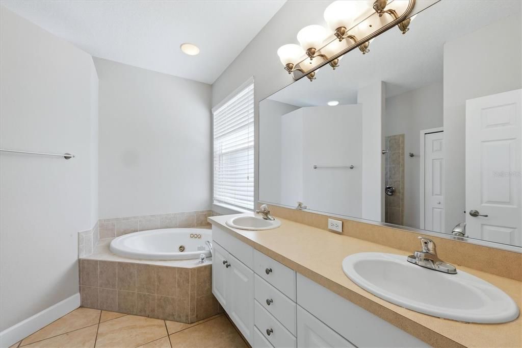 For Sale: $463,500 (3 beds, 2 baths, 1615 Square Feet)
