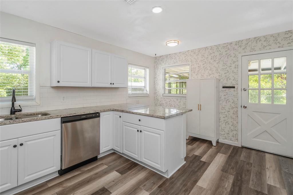 For Sale: $230,000 (2 beds, 2 baths, 1144 Square Feet)