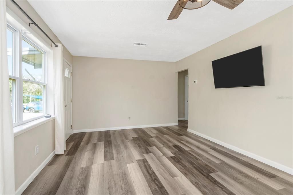 For Sale: $230,000 (2 beds, 2 baths, 1144 Square Feet)