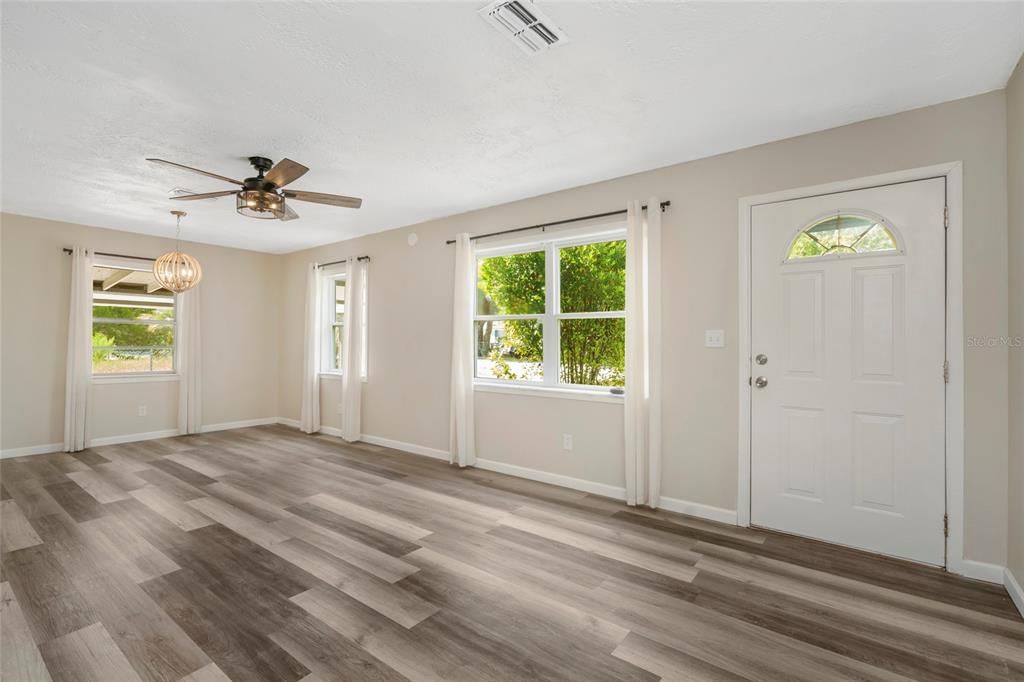 For Sale: $230,000 (2 beds, 2 baths, 1144 Square Feet)