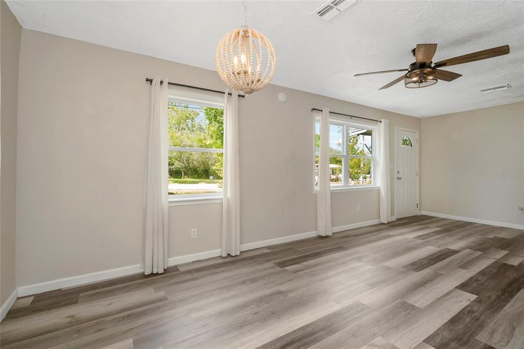 For Sale: $230,000 (2 beds, 2 baths, 1144 Square Feet)