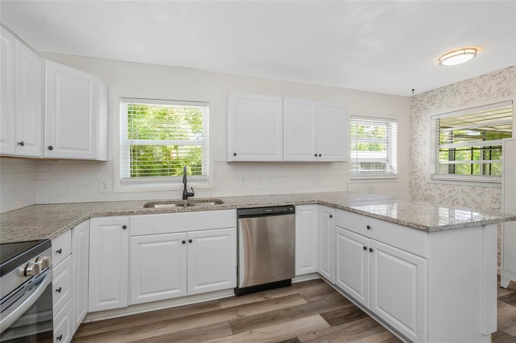 For Sale: $230,000 (2 beds, 2 baths, 1144 Square Feet)