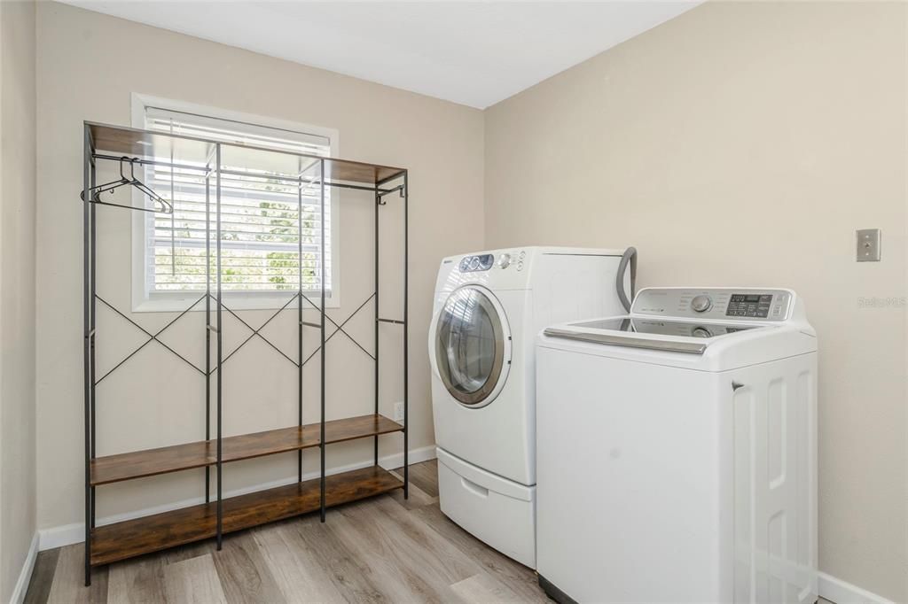 For Sale: $230,000 (2 beds, 2 baths, 1144 Square Feet)