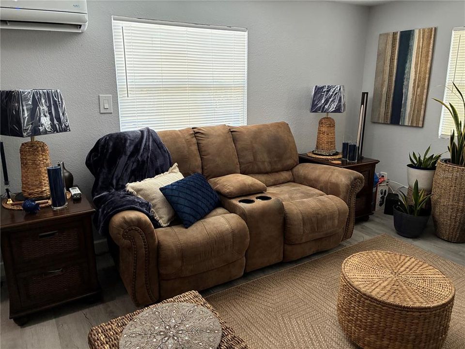 For Sale: $65,000 (1 beds, 1 baths, 480 Square Feet)