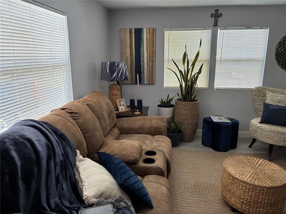 For Sale: $65,000 (1 beds, 1 baths, 480 Square Feet)