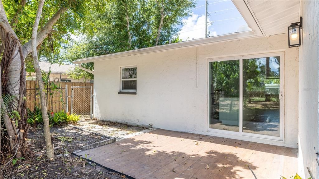 For Sale: $399,000 (4 beds, 3 baths, 1353 Square Feet)