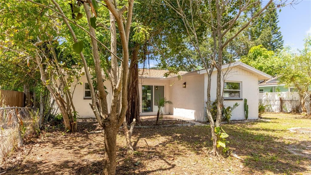 For Sale: $399,000 (4 beds, 3 baths, 1353 Square Feet)