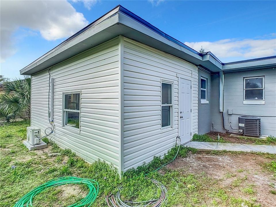 For Rent: $2,250 (4 beds, 2 baths, 1450 Square Feet)