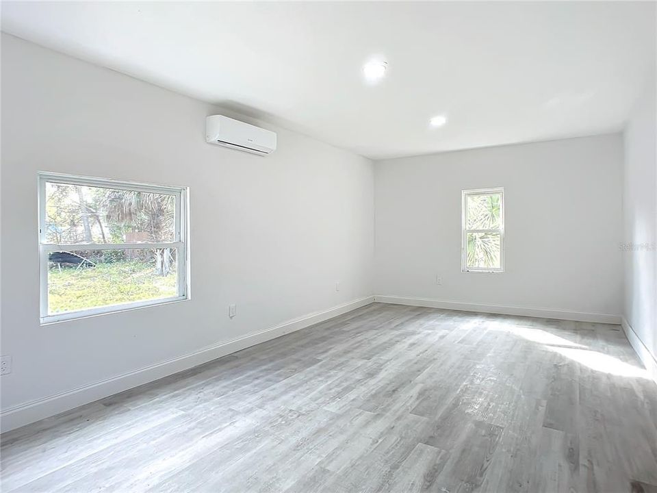 For Rent: $2,250 (4 beds, 2 baths, 1450 Square Feet)