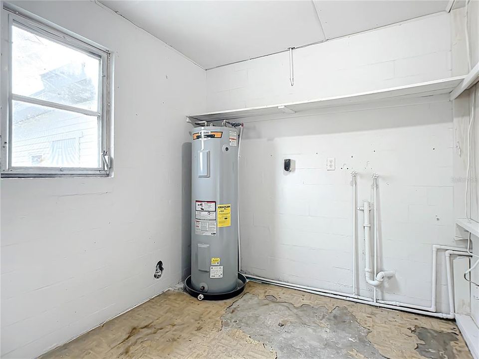 For Rent: $2,250 (4 beds, 2 baths, 1450 Square Feet)