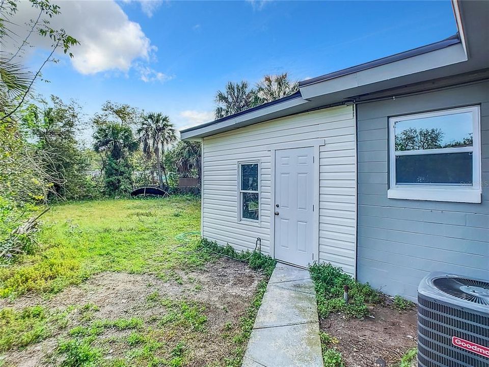 For Rent: $2,250 (4 beds, 2 baths, 1450 Square Feet)