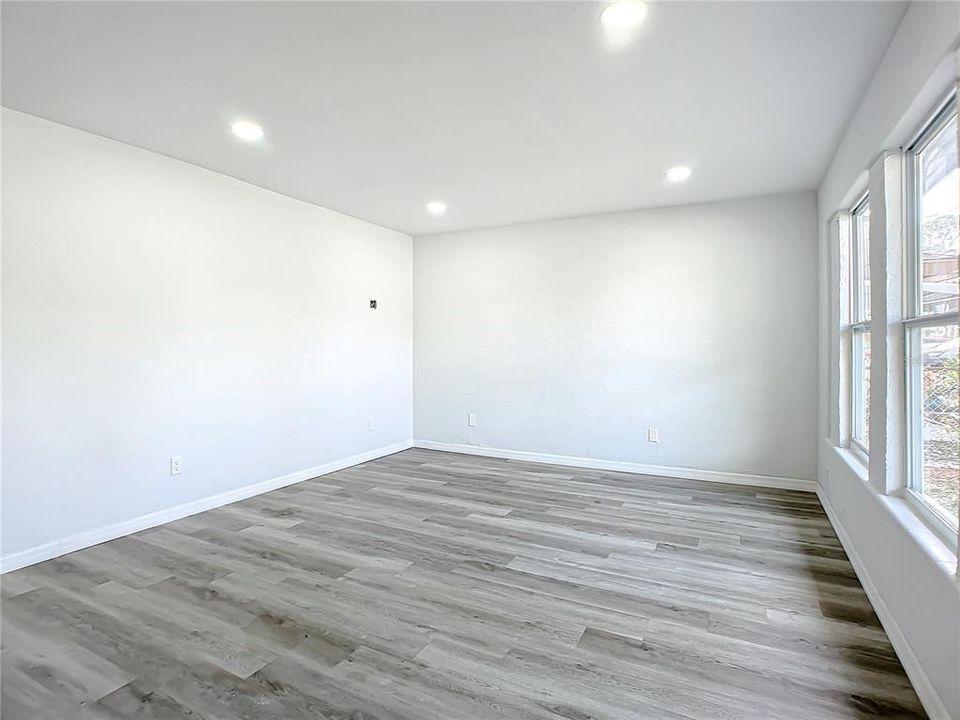 For Rent: $2,250 (4 beds, 2 baths, 1450 Square Feet)
