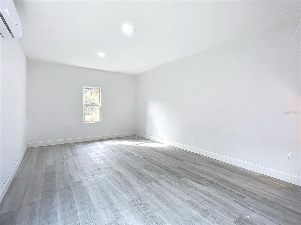 For Rent: $2,250 (4 beds, 2 baths, 1450 Square Feet)