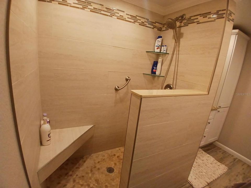For Rent: $1,675 (1 beds, 1 baths, 860 Square Feet)