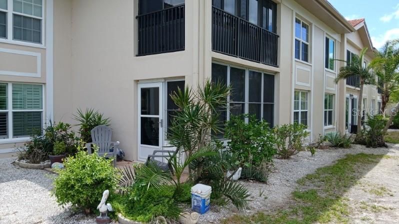 For Rent: $1,675 (1 beds, 1 baths, 860 Square Feet)