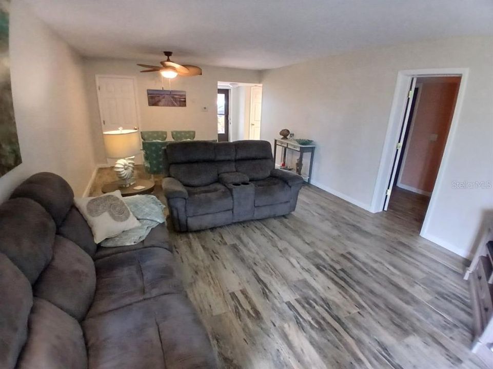 For Rent: $1,675 (1 beds, 1 baths, 860 Square Feet)