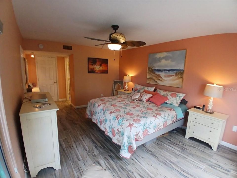 For Rent: $1,675 (1 beds, 1 baths, 860 Square Feet)