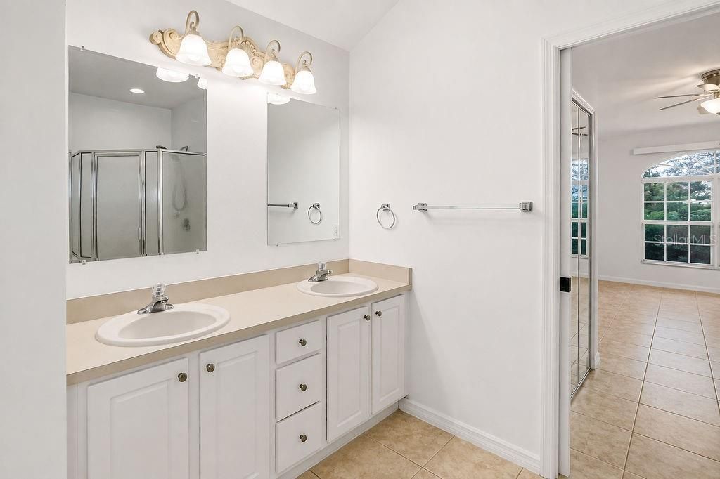 En Venta: $429,900 (4 camas, 3 baños, 2052 Pies cuadrados)
