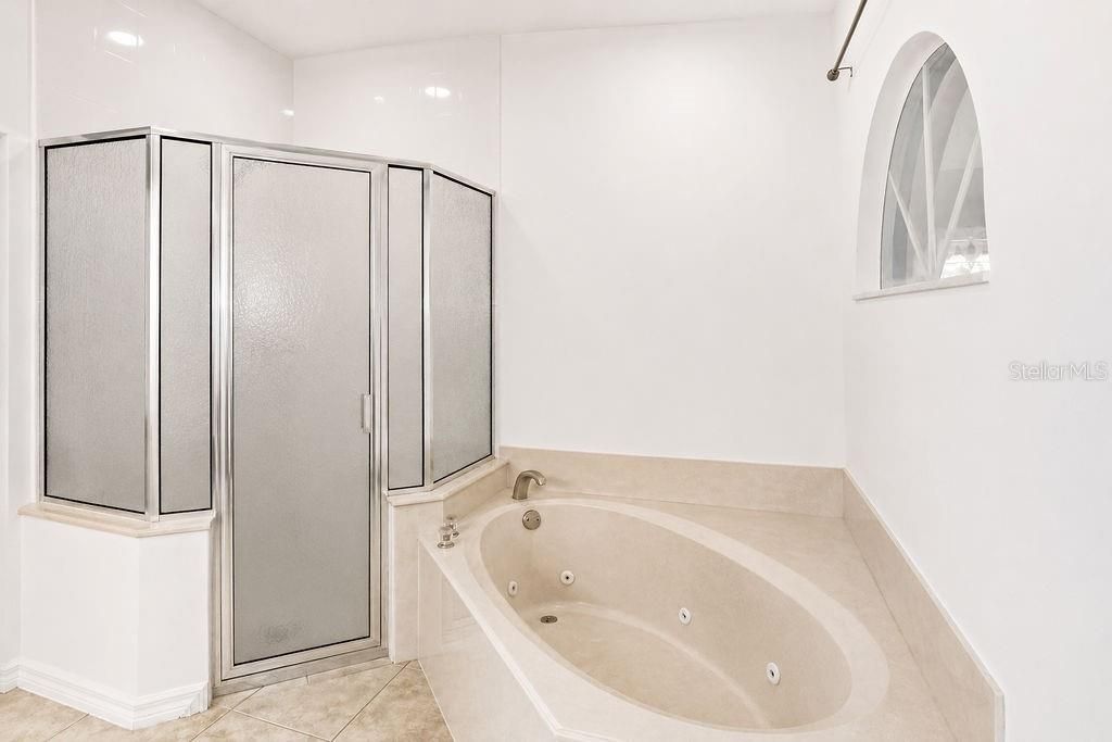 En Venta: $429,900 (4 camas, 3 baños, 2052 Pies cuadrados)