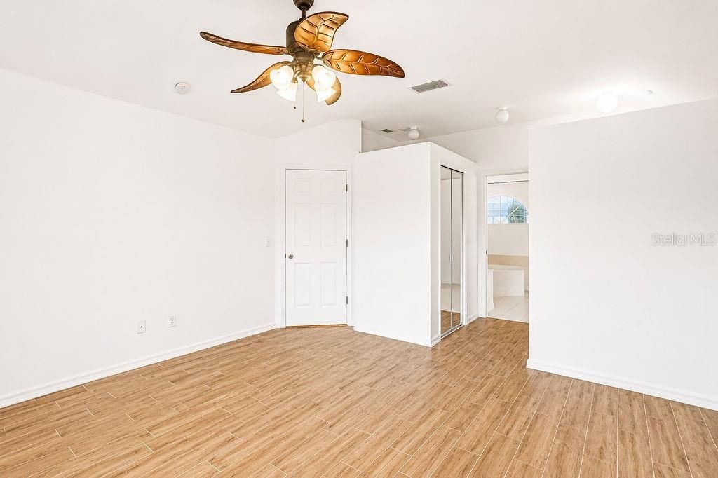En Venta: $429,900 (4 camas, 3 baños, 2052 Pies cuadrados)