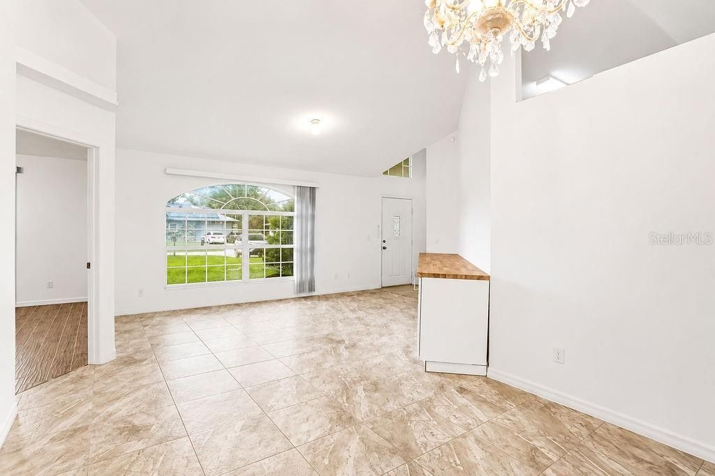 En Venta: $429,900 (4 camas, 3 baños, 2052 Pies cuadrados)