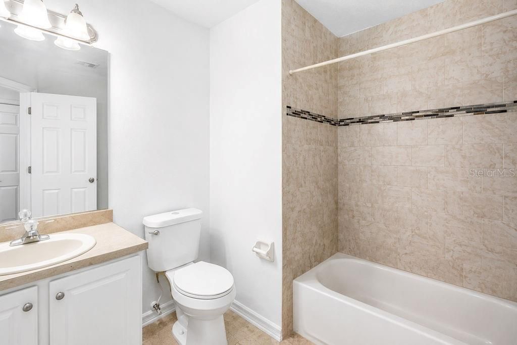 En Venta: $429,900 (4 camas, 3 baños, 2052 Pies cuadrados)