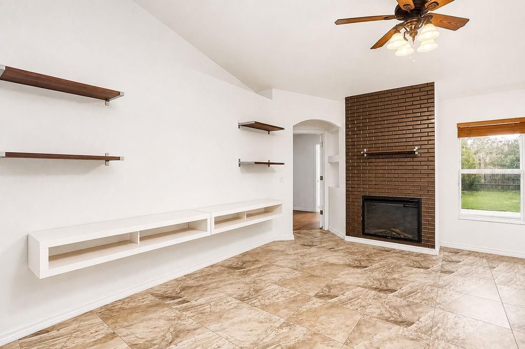 En Venta: $429,900 (4 camas, 3 baños, 2052 Pies cuadrados)