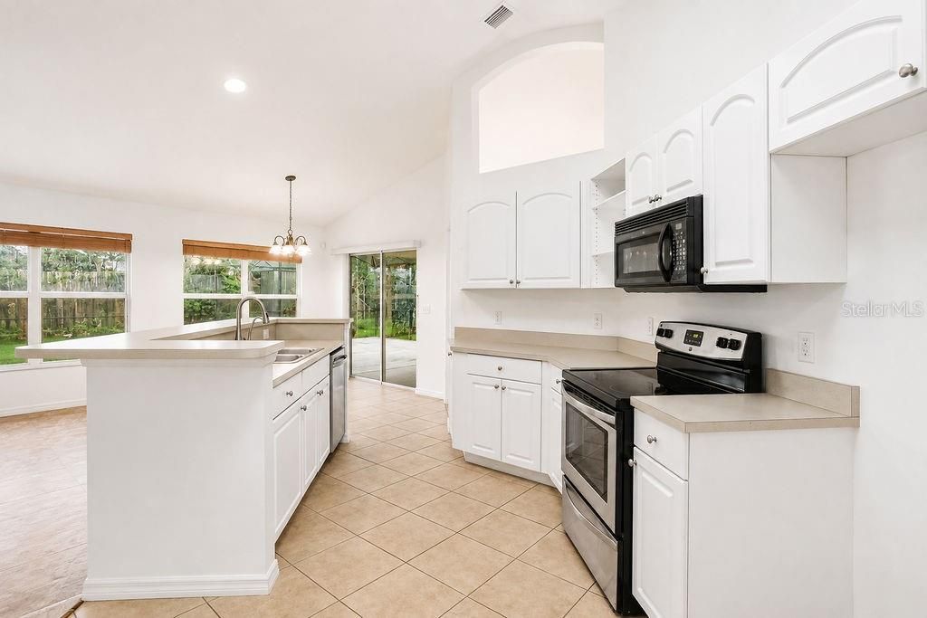 En Venta: $429,900 (4 camas, 3 baños, 2052 Pies cuadrados)