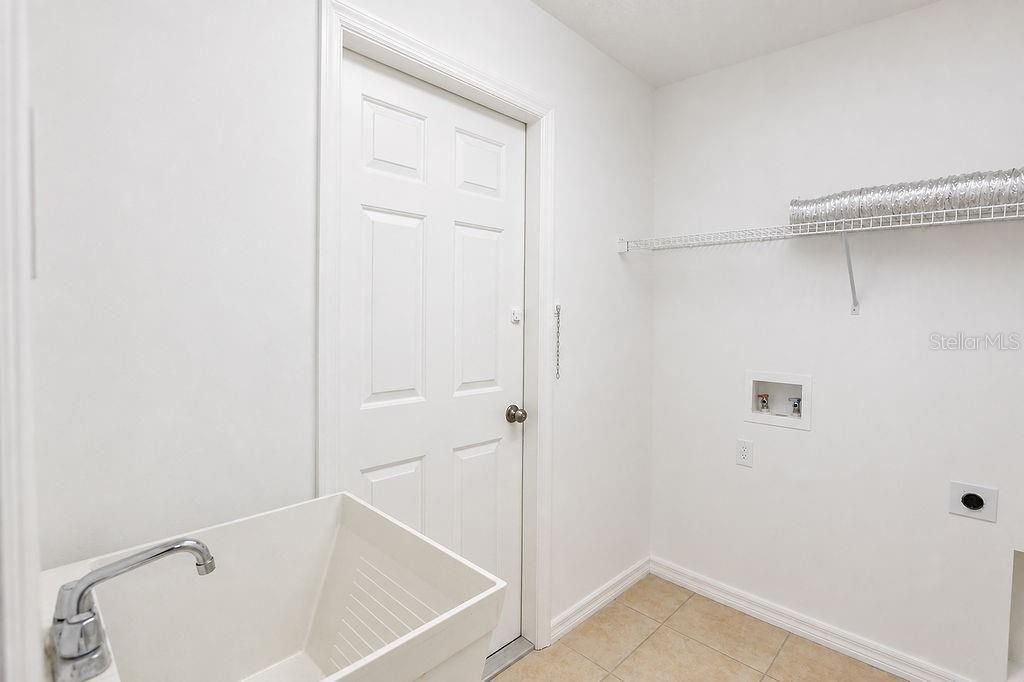 En Venta: $429,900 (4 camas, 3 baños, 2052 Pies cuadrados)